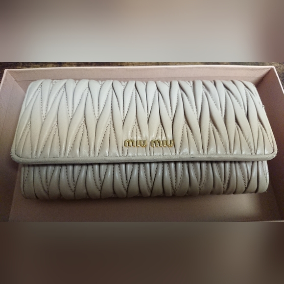 Miu Miu Wallet Nude - Picture 3 of 9